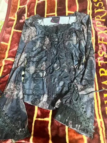 [ 새상품 ] OZZ ON 레이스업 프론트 긴팔 상의