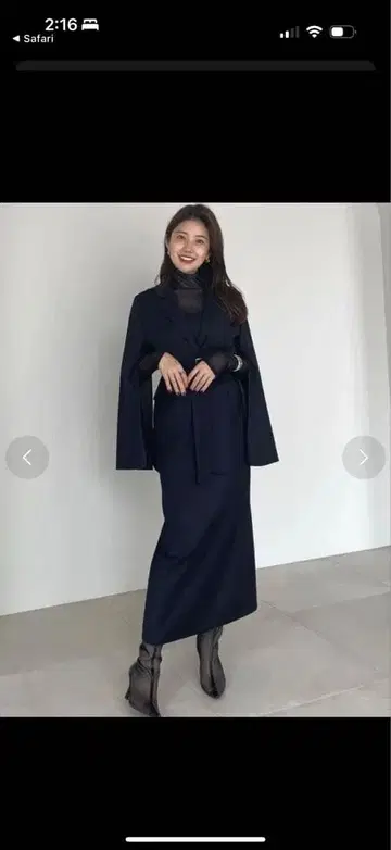 다크 그레이 테일러드 자켓 슬릿 포함