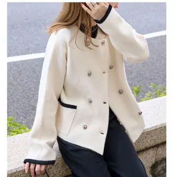 택 포함 미사용 새상품 KOBELETTUCE 더블 버튼 니트 자켓