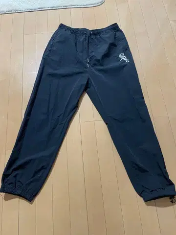 subciety 블랙 조거 팬츠 로고 자수