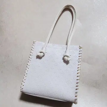 러셋 가죽 핸드백 로고 엠보 화이트 미니백