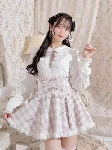 아가씨 하트 참 레이스업 티셔츠