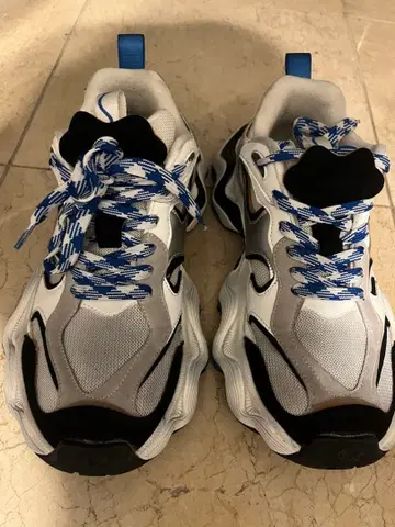 XHEYDAY Mega Wavy 유사 스니커즈