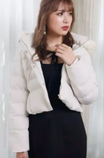 LIP SERVICE 화이트 후드 부착 다운 자켓