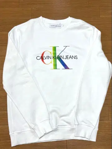 캘빈클라인 맨투맨 트레이닝복 레어 컬러 M 사이즈