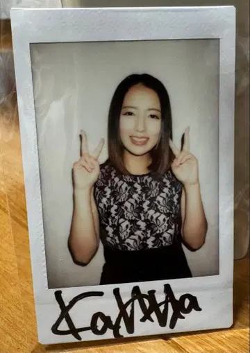 미사키 칸나 사인 폴라로이드 사진