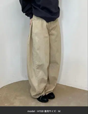 by muni:r 사이드 슬릿 스냅 팬츠