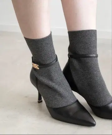 미사용 새상품 RANDA 골드 파츠 니트 도킹 부츠