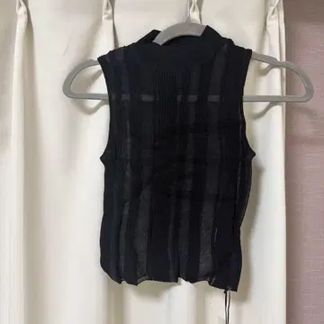 eimy istoire 택 포함 미사용 새상품 슬리브리스 상의