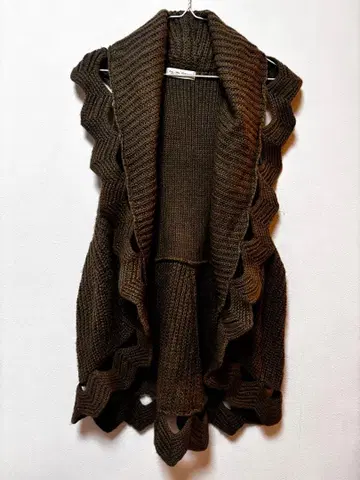 다크 모카 그린 스캘럽 프릴 니트 베스트 롱