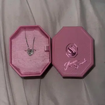 스와로브스키 아리아나 콜라보