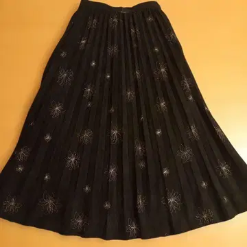 다크 네이비 꽃무늬 자수 플리츠 스커트 허리 62~66