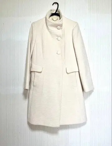 ROPE 아이보리 버튼 스트레이트 코트