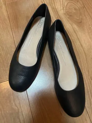ECCO 블랙 플랫슈즈 펌프스 사이즈 39