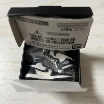 나이키 에어 조던 1 화이트 x 블랙 가챠가챠