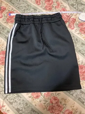 블랙 저리 스커트 사이드 스트라이프