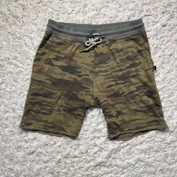 SWEET PANTS 카모 패턴 숏팬츠 S 사이즈