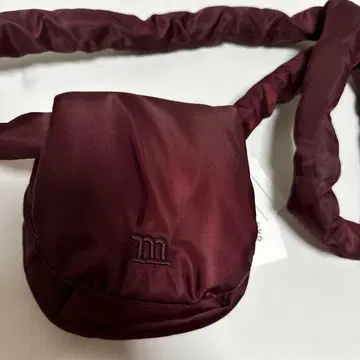 새상품 마리메꼬 Padded Round Crossbody 백