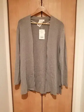 택 포함 새상품 알파 큐빅 라이트 그레이 긴팔 가디건 L