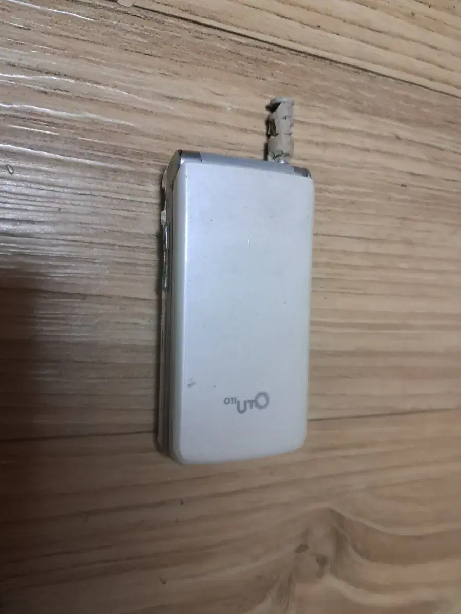 Collectible old phone, no battery