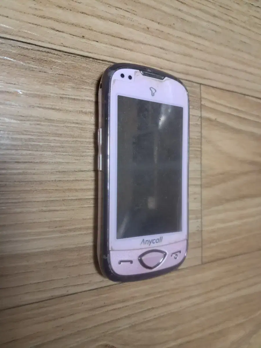 Collectible old phone, no battery