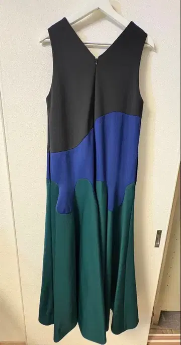 UN3D. V넥 플레어 원피스 38 롱