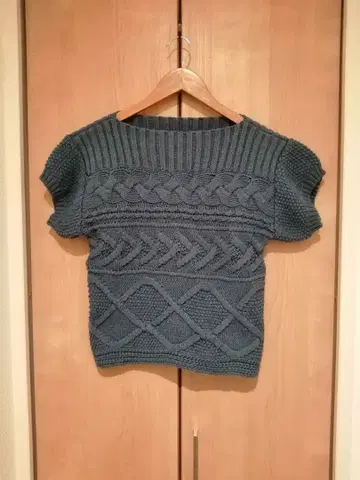 MACPHEE 맥피 다크 블루 케이블 짜임 반팔 니트 자크 스웨터