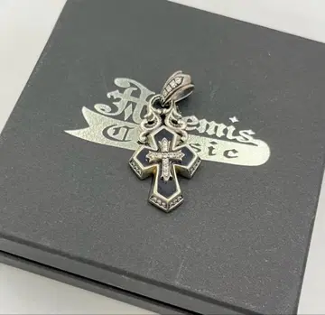 아르테미스 클래식 플레이어 포피스 펜던트 십자가