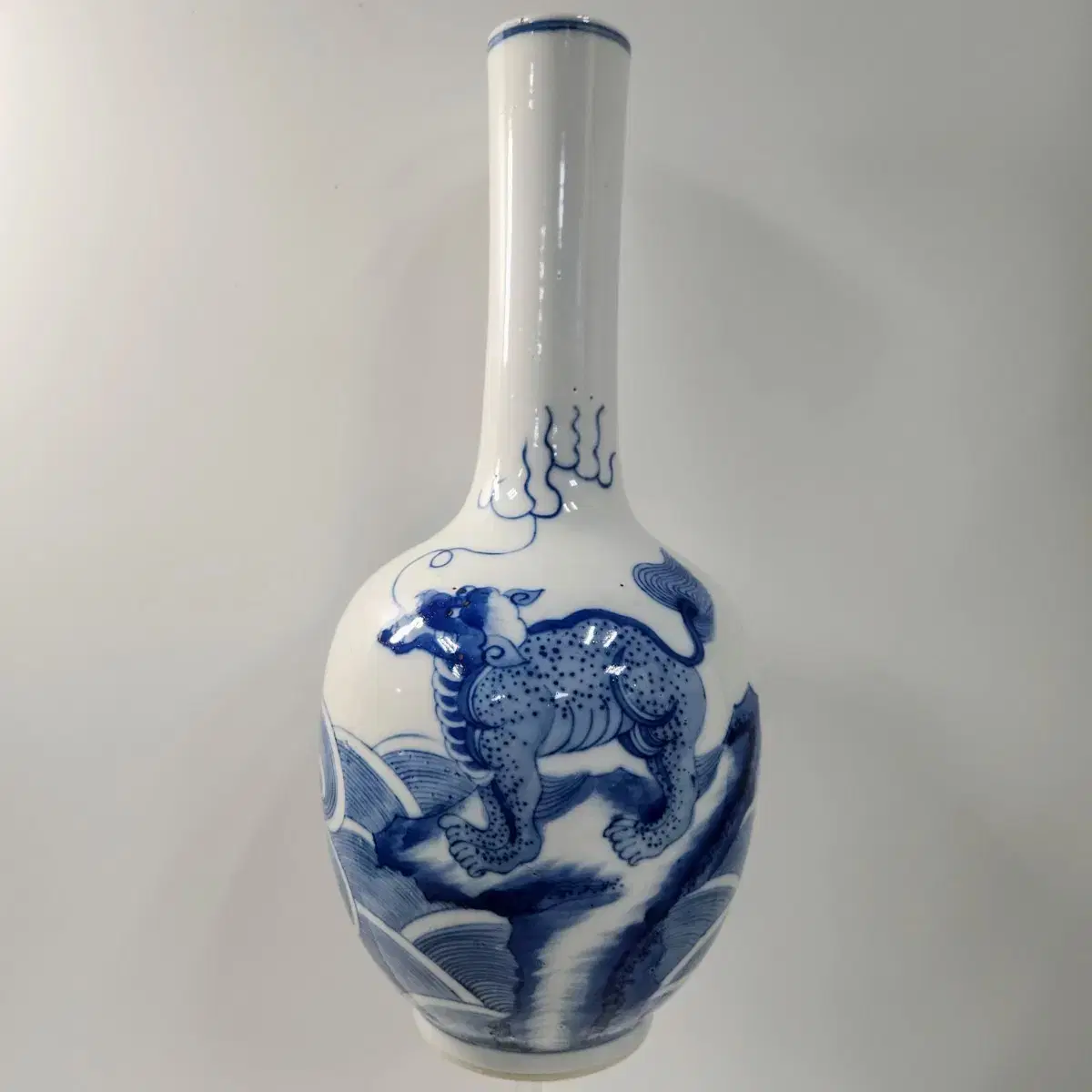 Chinese Porcelain Qing Kangxi Blue and White Mythical Beast Wave Pattern Long Neck Bottle