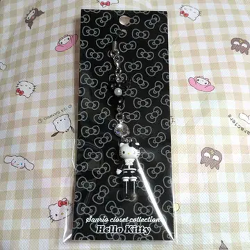 옷장 컬렉션 헬로키티 스트랩 외출 코디 블랙