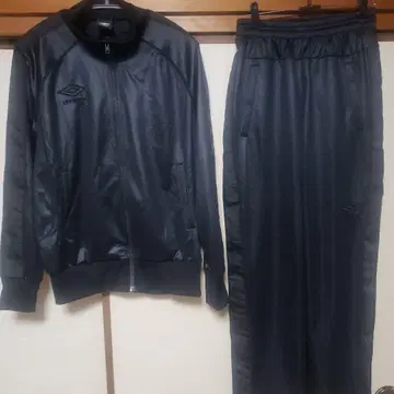 Umbro 광택 블랙 저지 상하의 세트