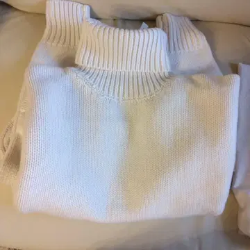 STUDIO 330 화이트 니트 스웨터