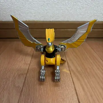 가동식 조형 로봇 금은색