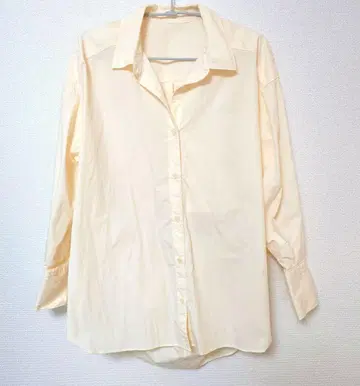 쿨 카리안 크림색 긴팔 셔츠 백 오픈