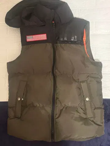 로데오 크라운 후드 부착 다운 베스트