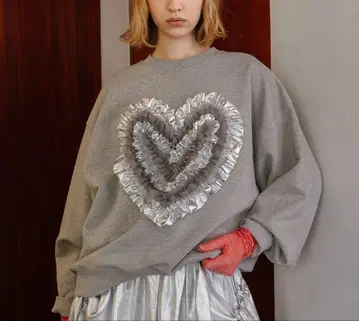 POPPY HEART TULLE SWEATSHIRT 하트 프릴 맨투맨