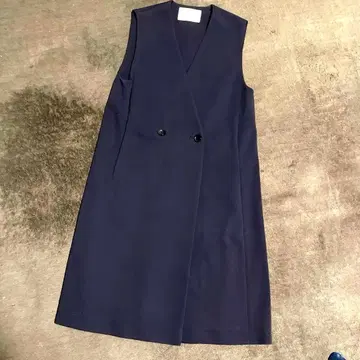 투모로우랜드 베스트 네이비 컬러