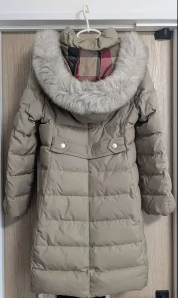 블루 라벨 베이지 후드 부착 롱 다운 자켓