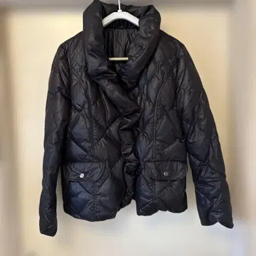 후드 부착 블랙 다운 자켓