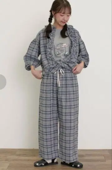 Samansa Mos2 크로스 린넨 프릴 블라우스 셋업