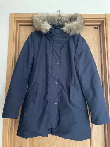 유니클로 여성 네이비 퍼 달린 다운 자켓