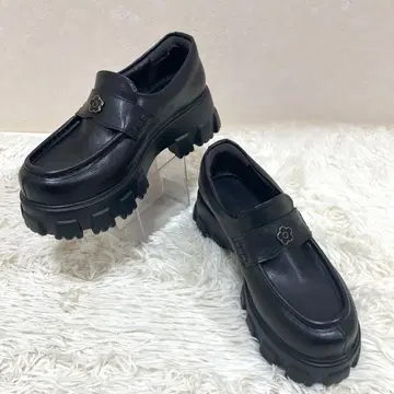 MARY QUANT x PUBLUX 플라워 모티브 통굽 로퍼 블랙