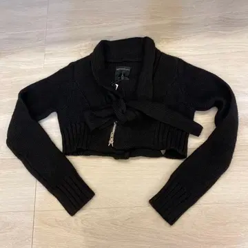 JNBY 센소유니코 숏 기장 변형 니트 자켓 가디건 스웨터