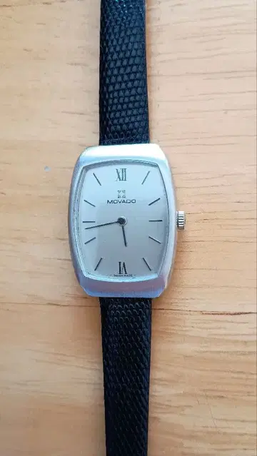 MOVADO 수동식 아날로그 손목시계