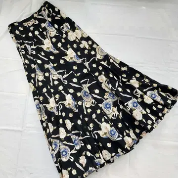 PINK HOUSE 화이트 장미 로고 리본 에스카르고 스커트(블랙)