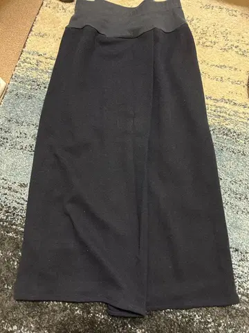 BEARDSLEY 다크 네이비 타이트 스커트