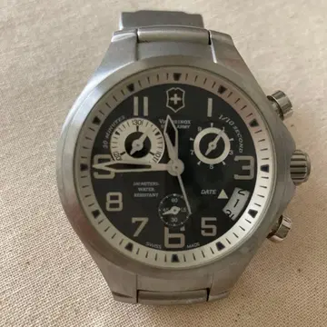 Victorinox 손목시계