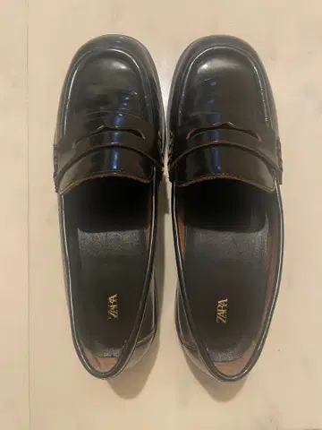 ZARA 블랙 가죽 로퍼