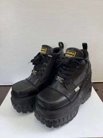 요스케 통굽 스니커즈 26cm