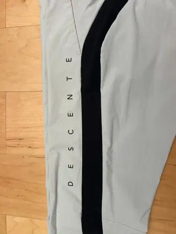 DESCENTE 슬림핏 그레이 팬츠